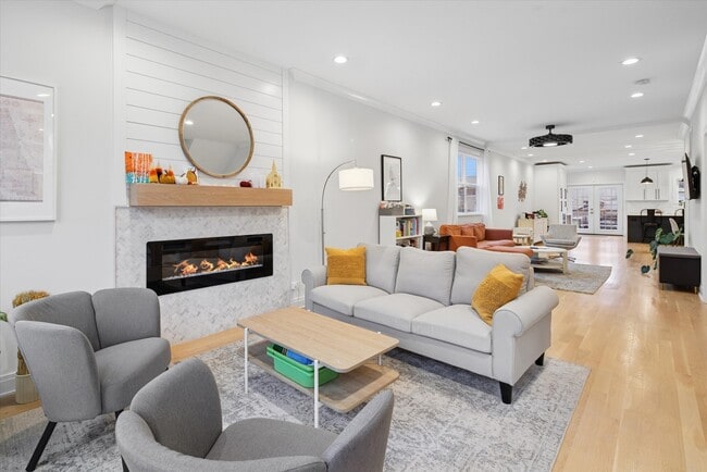 Photo - 5240 W Winnemac Ave