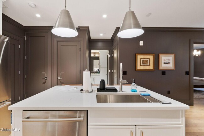 Photo - 19 Washington St Unit 252 B2