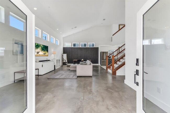 Building Photo - 1813 Crockett St