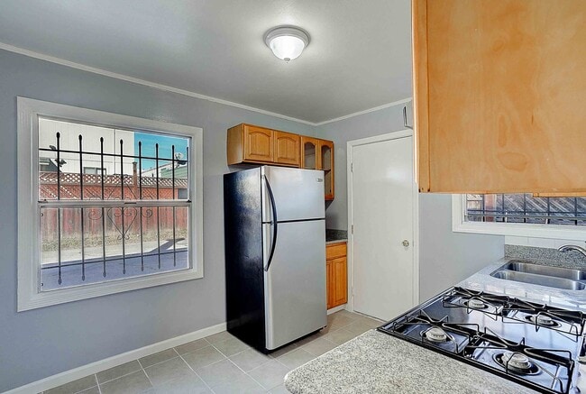Photo - 3047-3049 Berlin Way