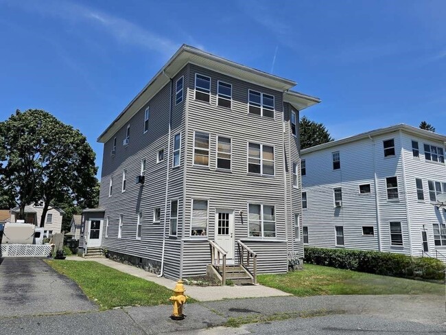 Building Photo - 20 Kosta St Unit 3