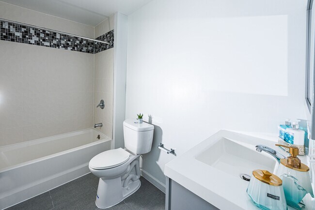 Photo - 306 Main St Unit g