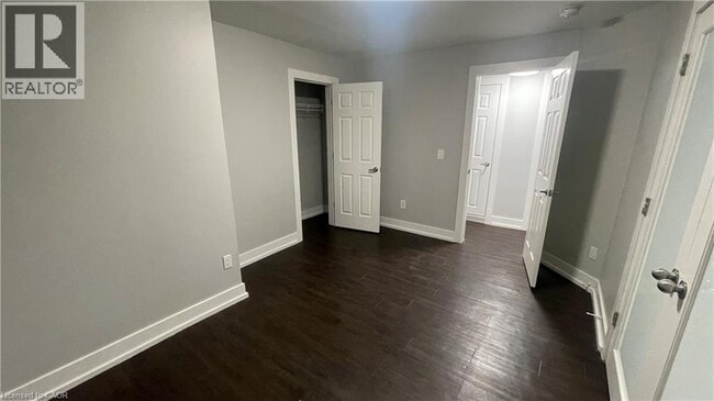 Photo - 4 1/2 Ottawa St N Unit 1