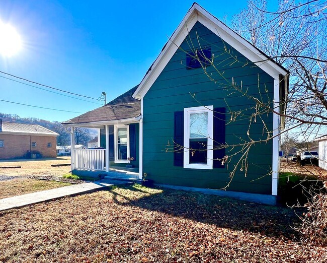 Photo - Adorable 2 Bedroom in the Heart of Rossville