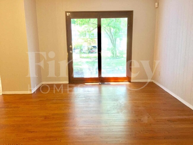 Photo - 2275 Glenoro Dr