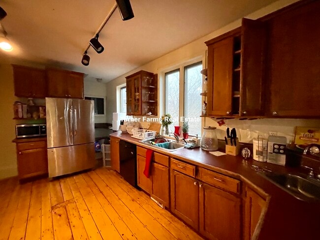 Building Photo - 53 Lawn St Unit 2