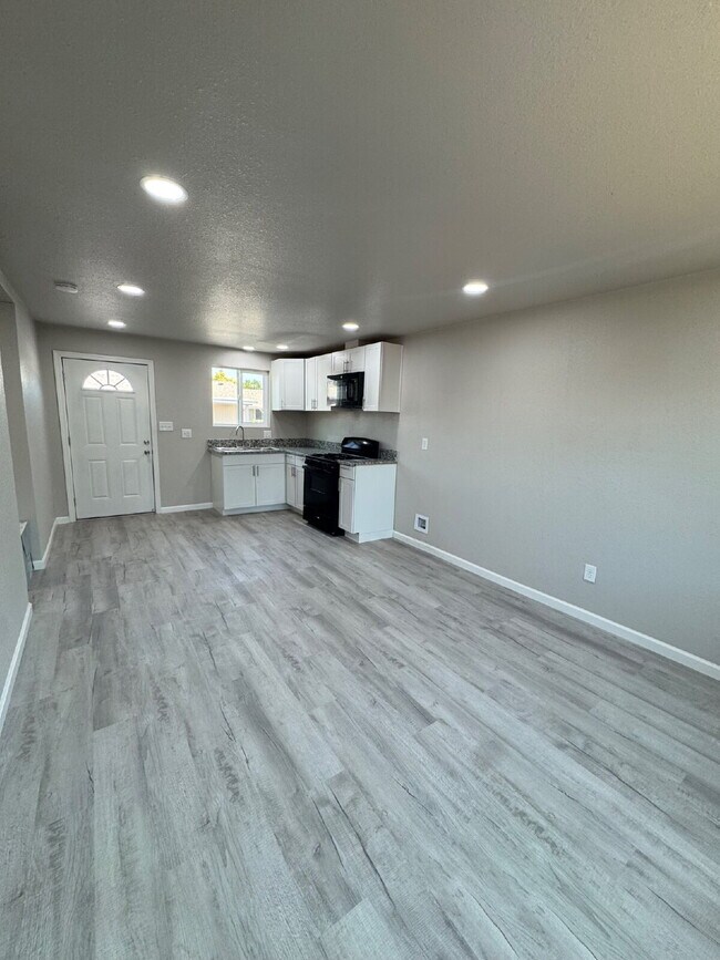 Photo - Now Available – Renovated 2 Bed / 1 Bath A... Unit 3