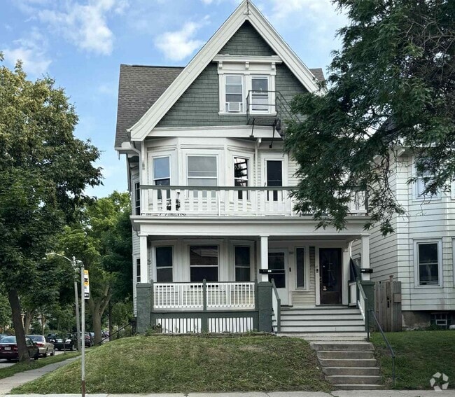Building Photo - 633 E Burleigh St Unit 2 Rental