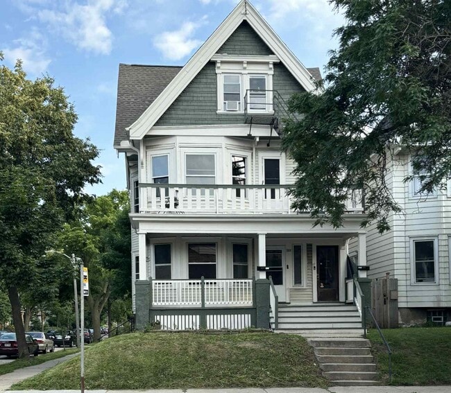 Building Photo - 633 E Burleigh St Unit 2 Rental