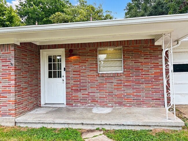 Photo - 1004 Oak Dr