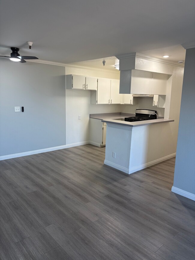 5811 Tujunga Ave Unit 115