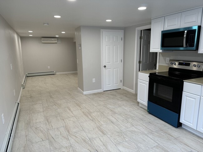 3 Eastman St