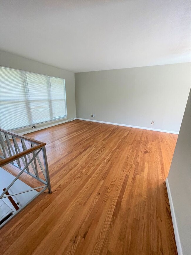 Photo - SINGLE FAMILY LOCATED IN MANCHESTER, off 1...
