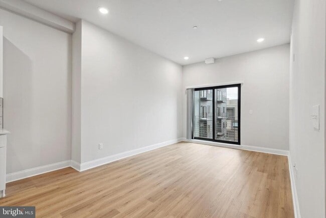 Photo - 2143 E Lehigh Ave Unidad 202