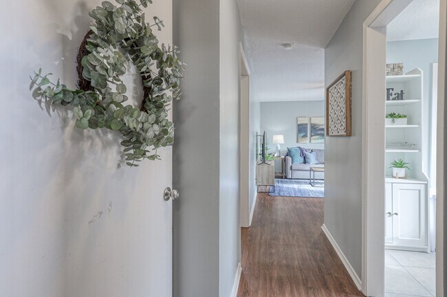 Photo - 5601 W 58th St