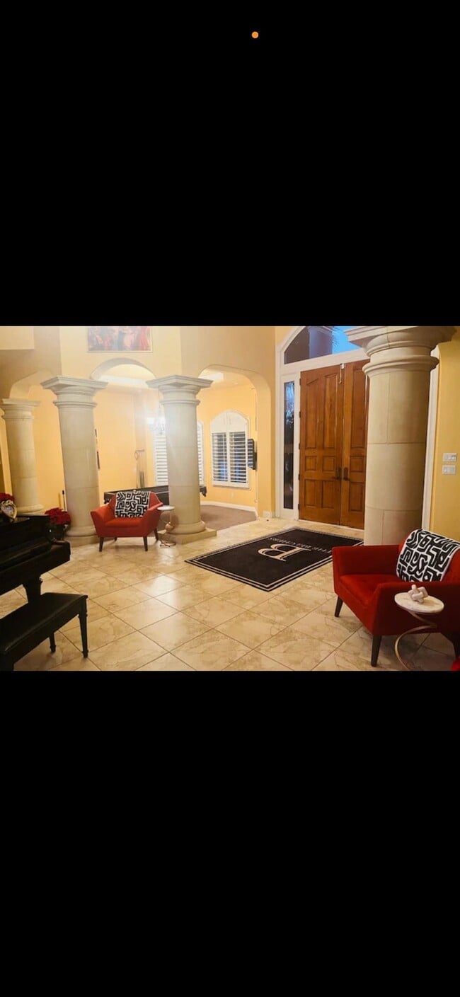 Building Photo - 4600 Lacosta Dr