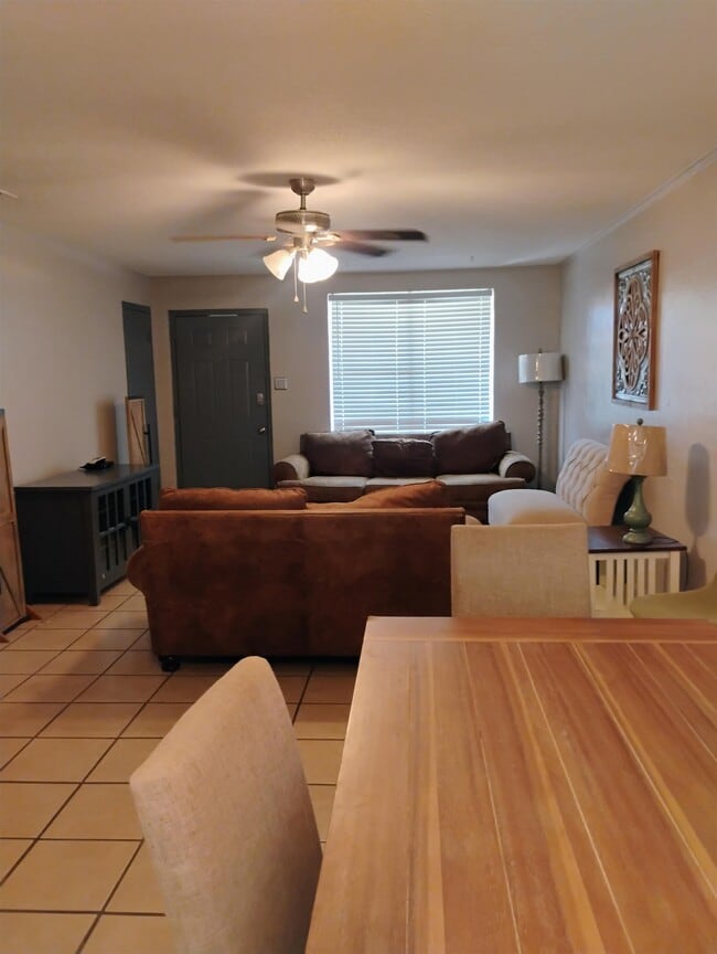 Photo - 710 W Cantu Rd