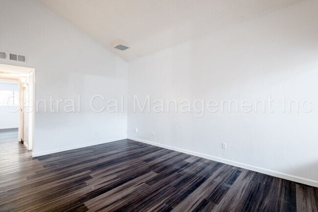 Photo - 4308 Parkwood Ct Unit 2
