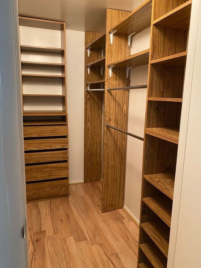 Walk in closet - 432 Girard St Unit #104 Villa Ridge Condos