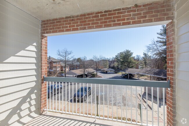 2BR, 1BA - 750SF
