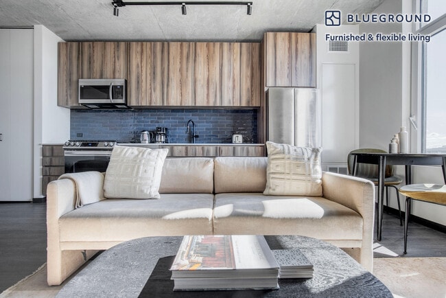 Photo - 150 N Ashland Ave Unidad FL7-ID1057