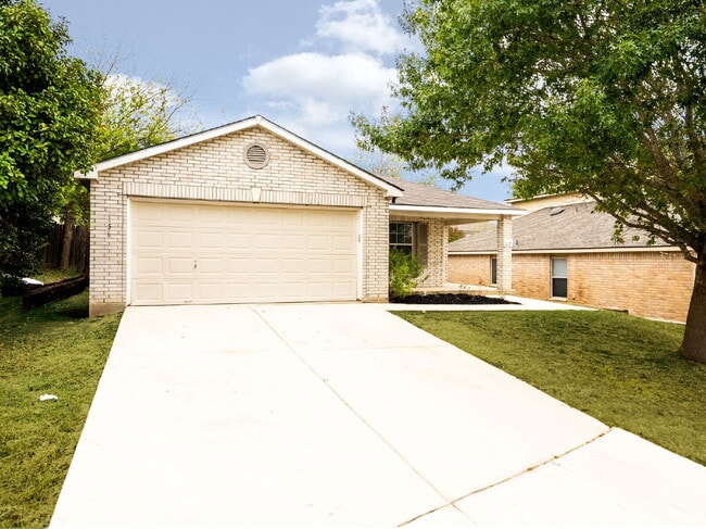 Photo - Charming 4-Bedroom Sanctuary - Spacious Living Awaits