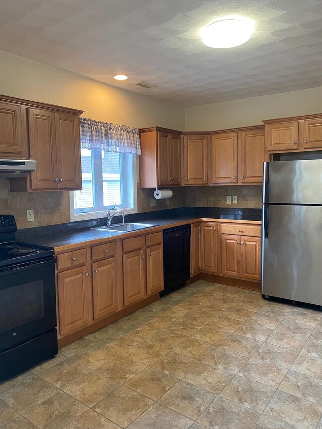 Building Photo - 190 Harvard St Unit 1