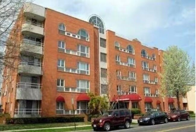 Building Photo - 205 Mineola Blvd Unit 205 Mineola, 5J