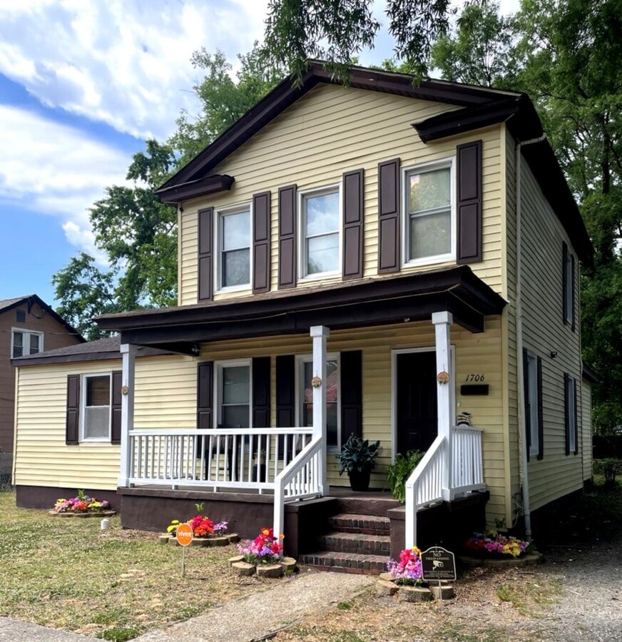 Photo - 1706 Des Moines Ave
