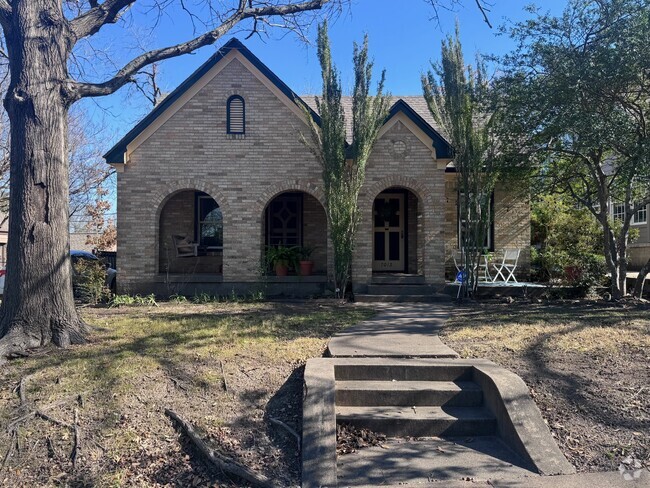 Building Photo - 7012 Lindsley Ave Rental