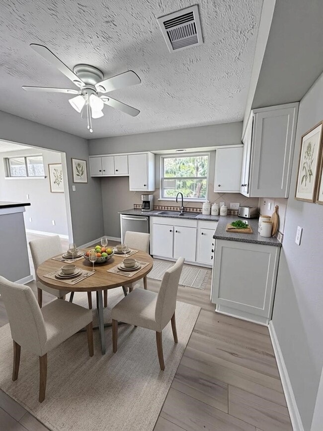 Photo - 5902 Willow Glen Dr
