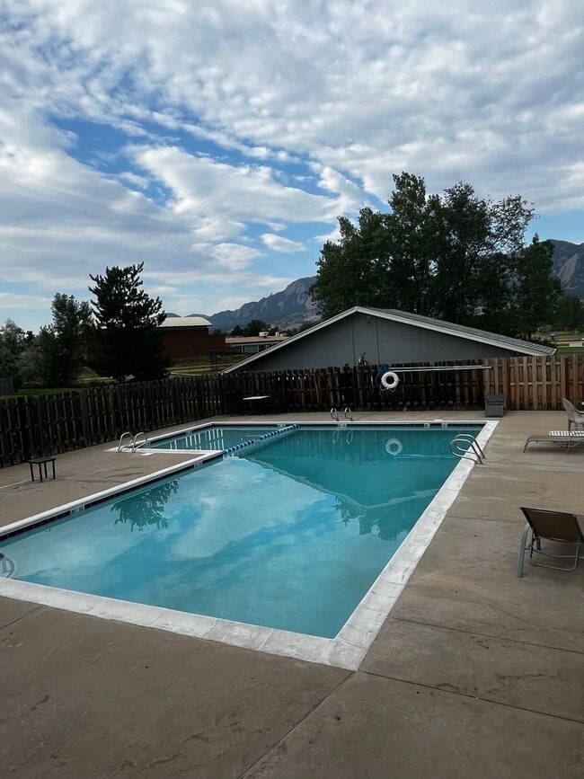 Photo - Fall 2026 Pre-Leasing!! Beautifully Renovated 3bed / 2bath in PRIME Boulder location with POOL !!!