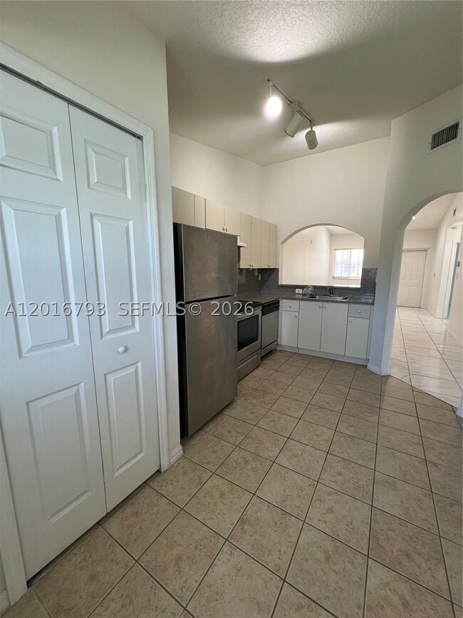 Photo - 2931 SE 12th Rd Unit 204-55