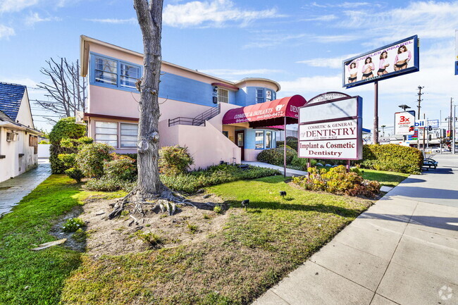 Building Photo - 4343 Laurel Canyon Blvd Rental