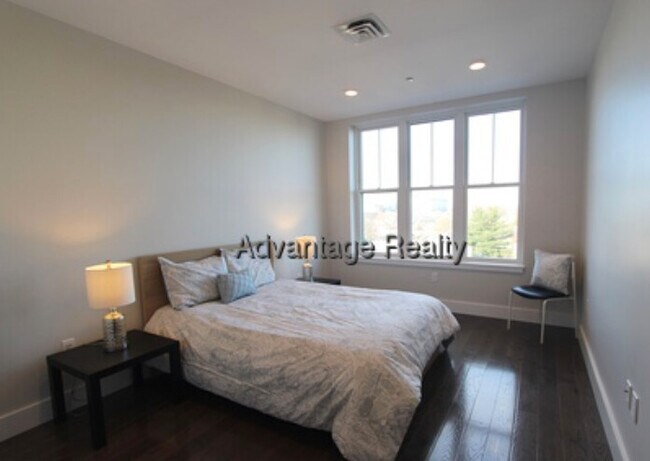 Photo - 434 McGrath Hwy Unit 302