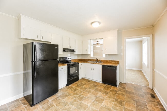 Photo - 490 Barnwell Rd