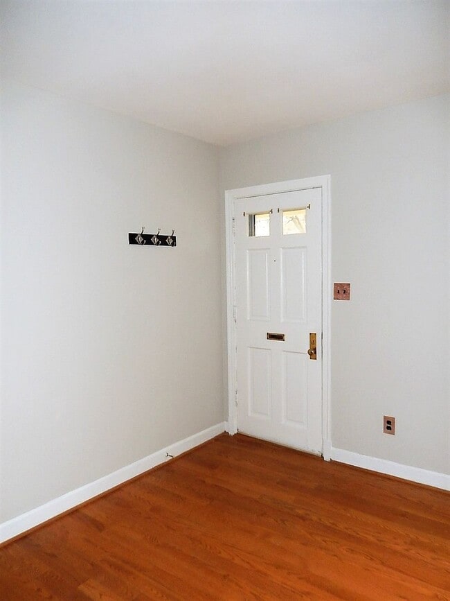 Photo - Charming 1 Bed 1 Bath Townhome Style Condo In Historic Arlington Village