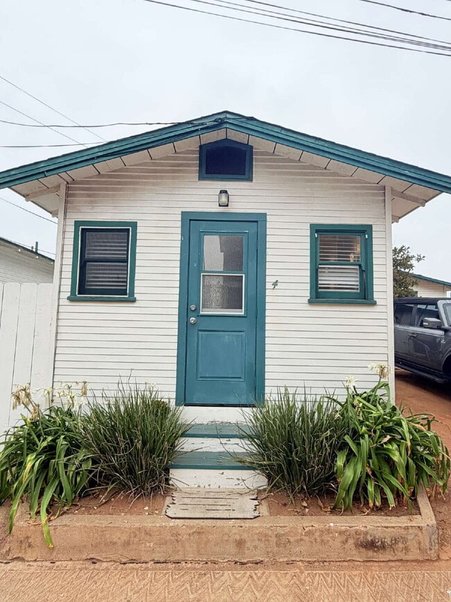 Photo - Come home to a cozy cottage on the coast! If you've been looking to make a move to the beach, now... Unit 4