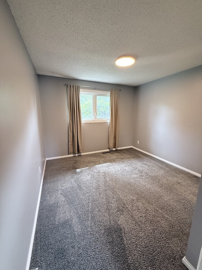 Photo - 242 Carleton Dr