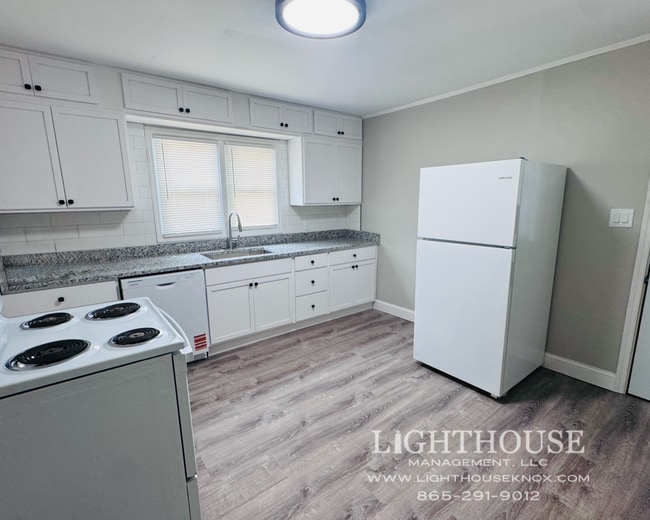Building Photo - 2 Bedroom Duplex