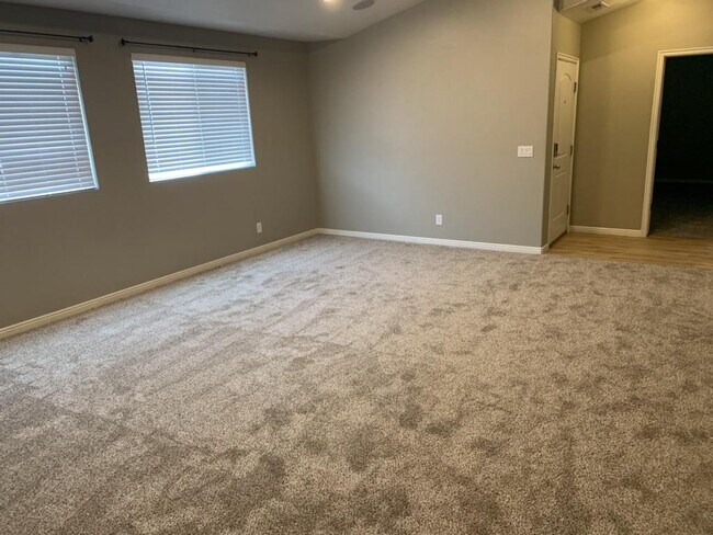 Living - 999 Village River Ln Unit B11