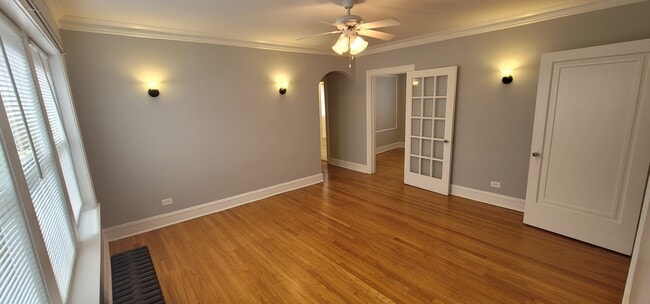 Living Room - 444 Desplaines Ave Apartments Unit 3W