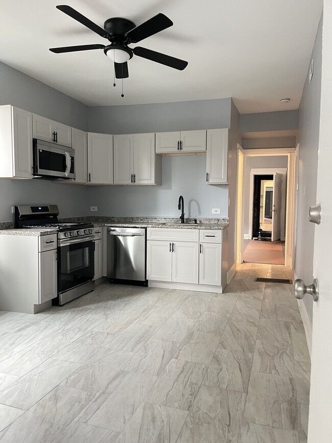 Photo - 3821 W Fillmore St