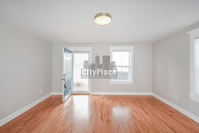 Photo - 910 Lexington Ave