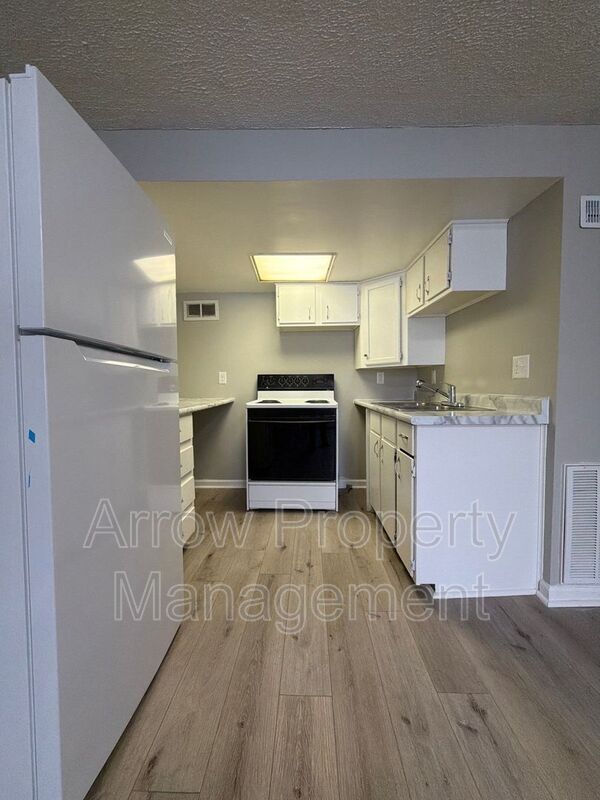 Photo - 2840 Starr St Unit 2