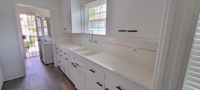 Cocina - 1310 N Brand Blvd Unidad C