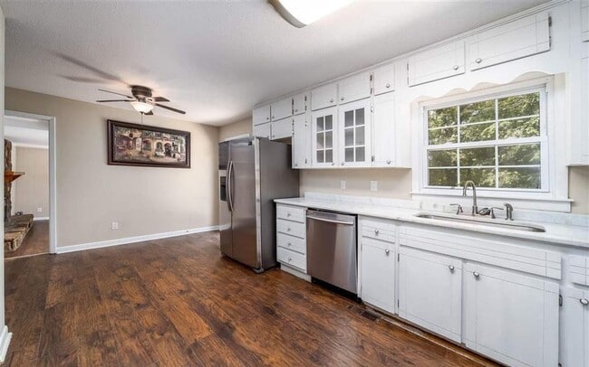 Photo - 4 bed & 2.5 bath with a pool
