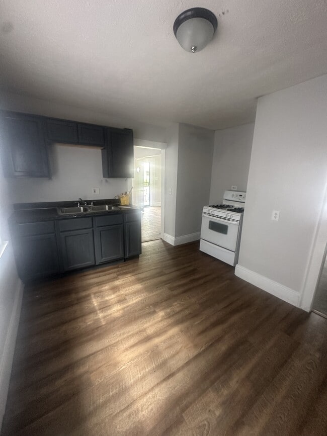 Photo - 12600 Watterson Ave