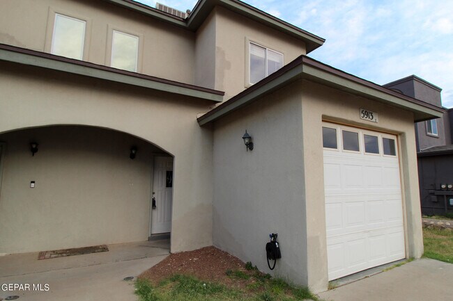 Building Photo - 5913 Cielo Del Rey Pl