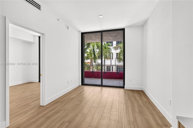 90 NE 32nd St Unit 209
